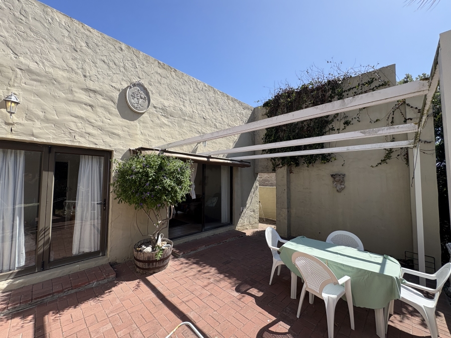 4 Bedroom Property for Sale in Pearl Bay Western Cape
